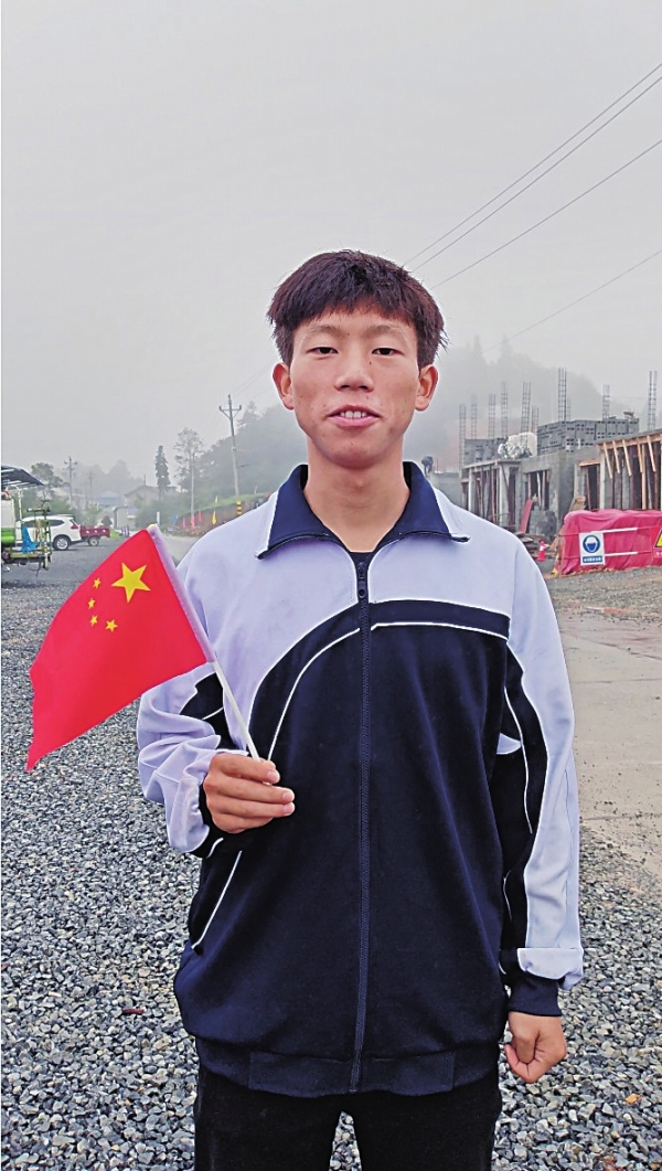 祖国母亲,我想对您说丨“危难之时,是您给了我们依靠”