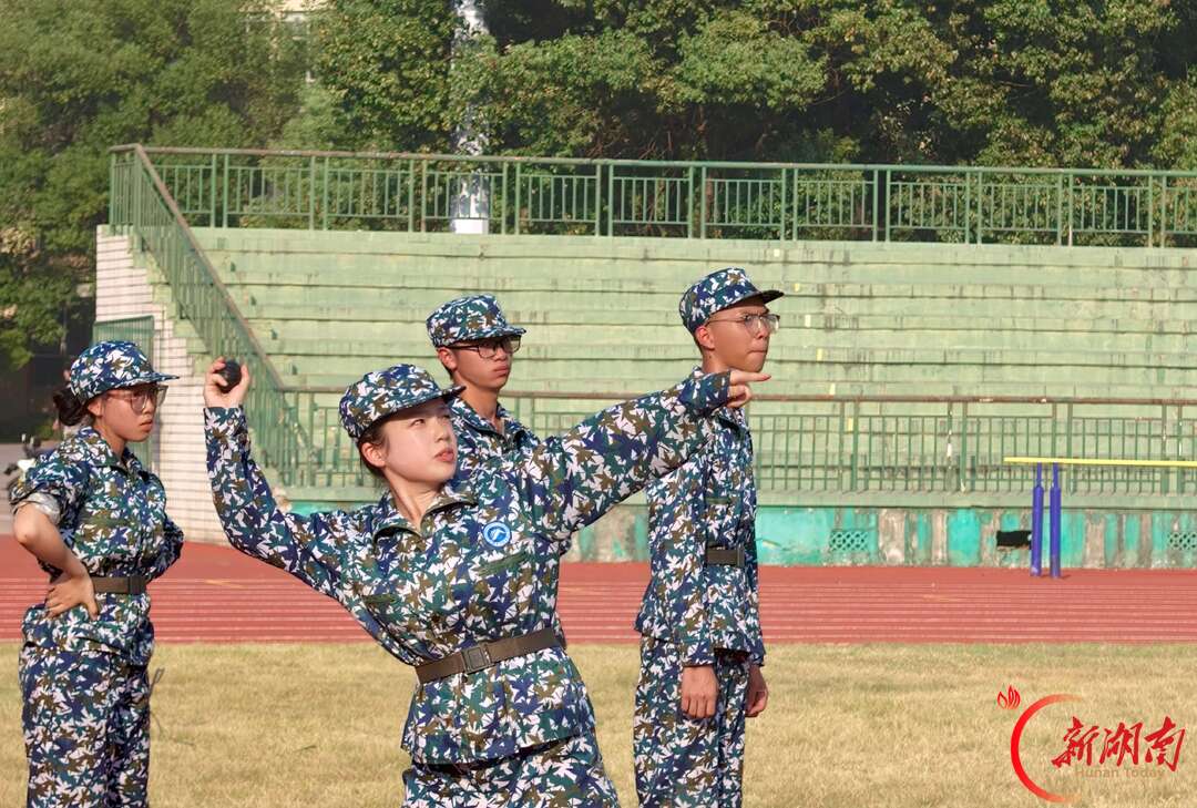 青春正步走|淬火迷彩志,数统少年行