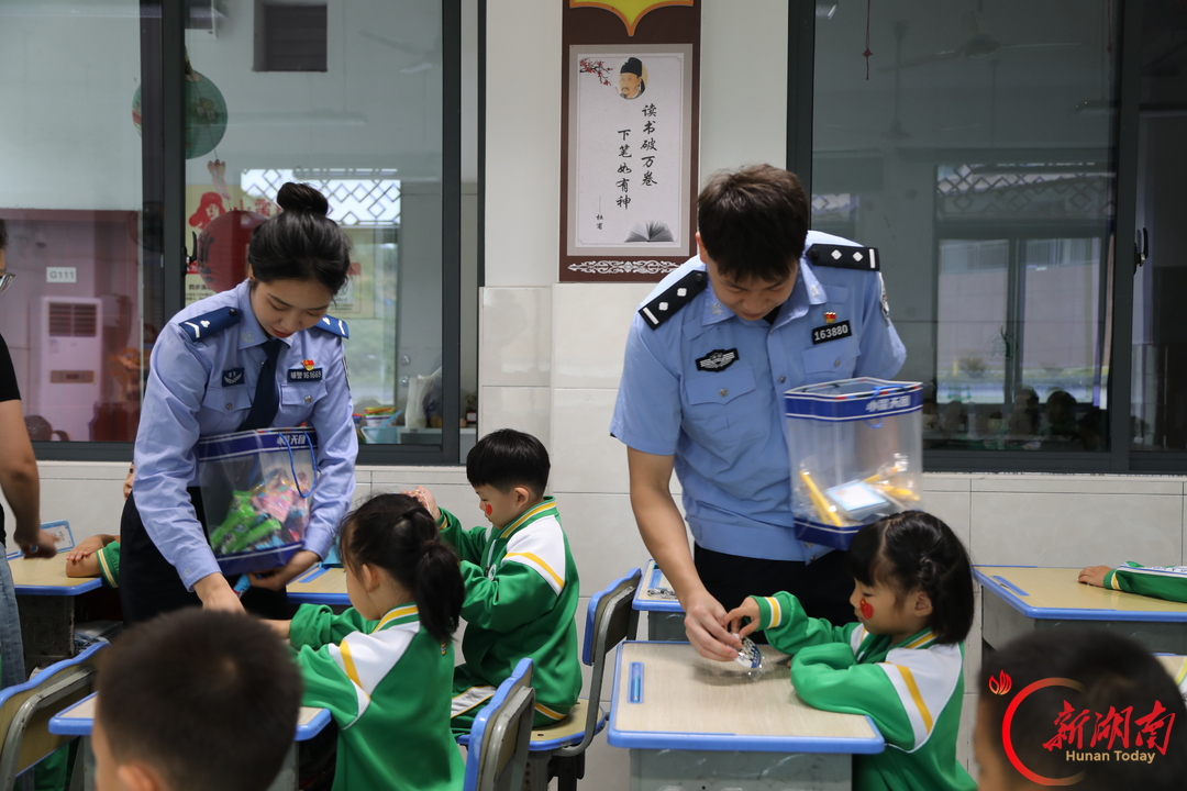 护航少年行,吉首公安进校园开讲安全“必修课”