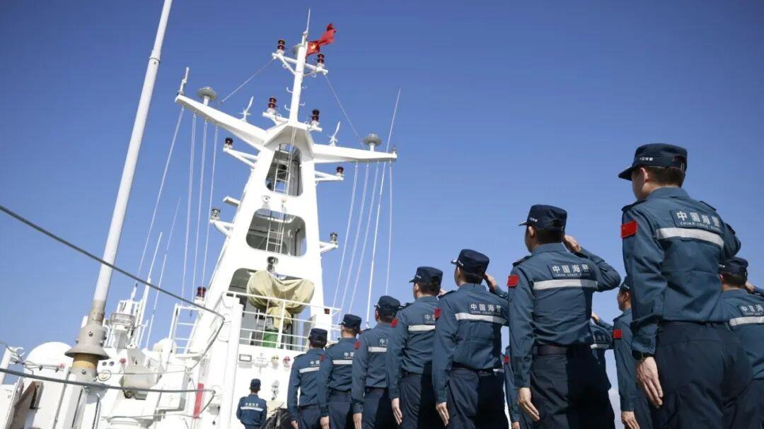 万里海疆同升一面旗 共祝祖国好!