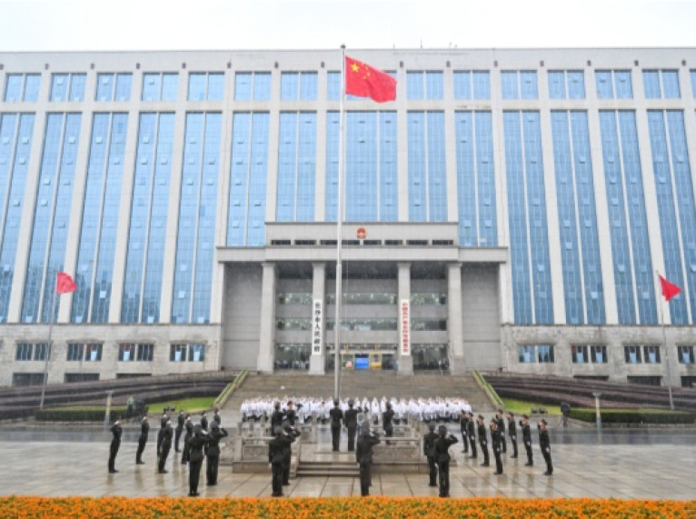 长沙市直机关举行升国旗仪式