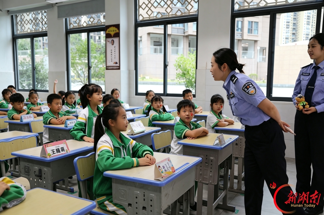护航少年行,吉首公安进校园开讲安全“必修课”