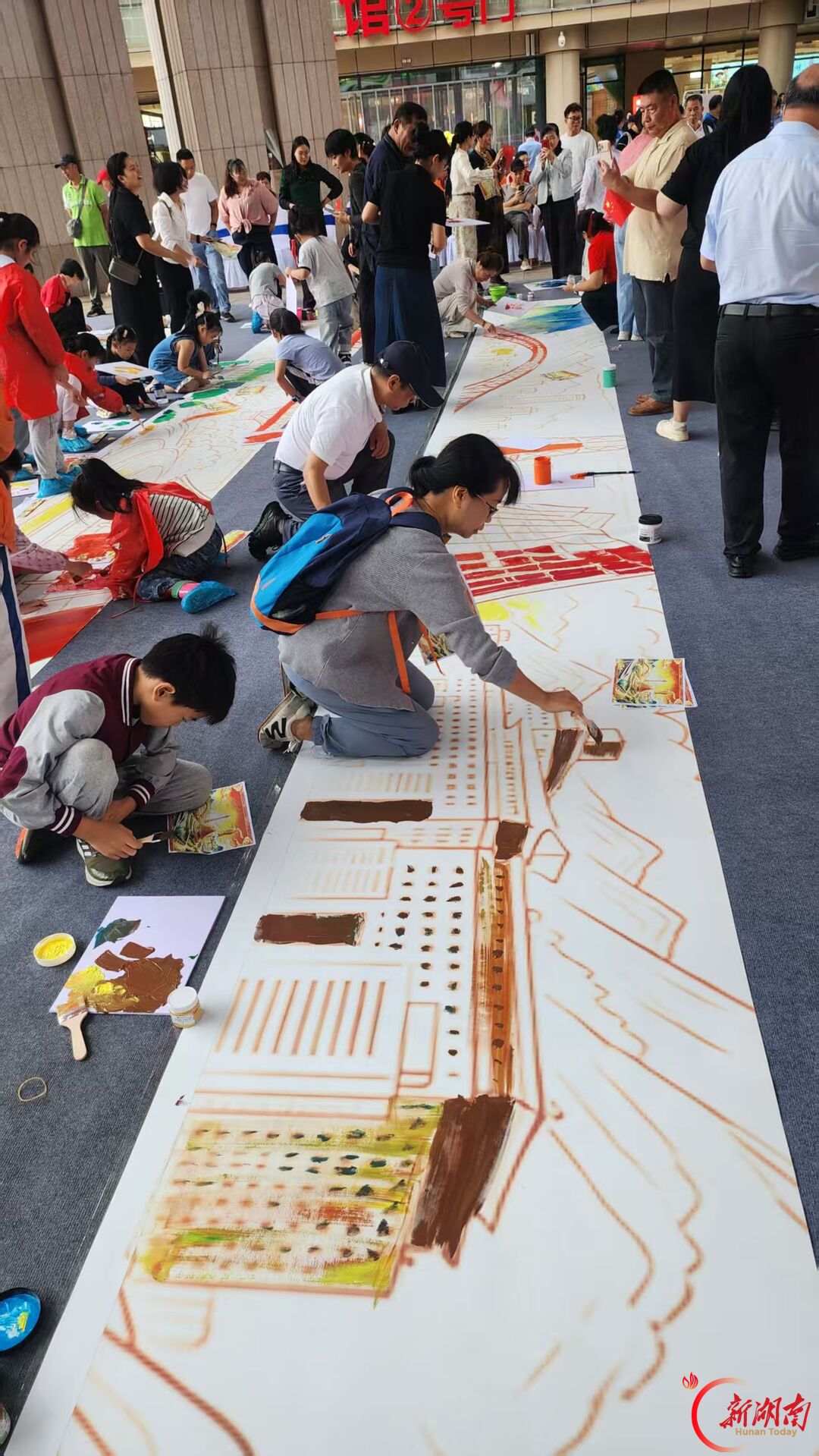 盛世华诞——株洲市77㎡祝福祖国巨幅画卷创作活动圆满举行