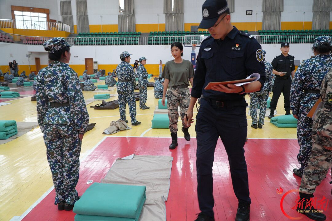 青春正步走丨叠被砺习惯,方正显风采