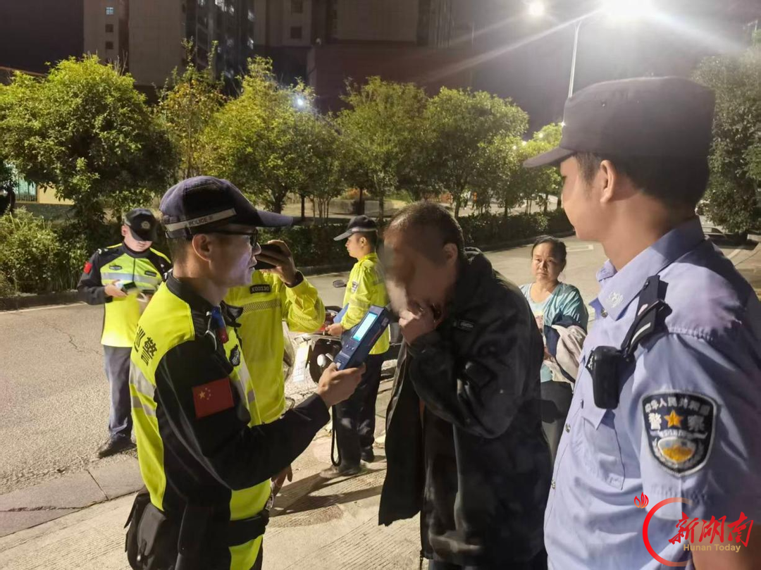 聚焦校园护平安 开展节前道路交通专项整治