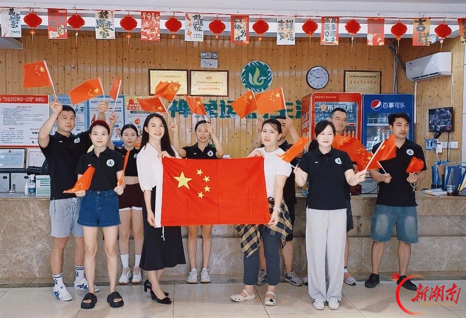 我们的节日·国庆|@娄星人,快来把“中国红”拍进九宫格