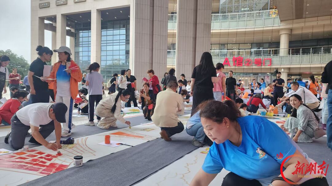 盛世华诞——株洲市77㎡祝福祖国巨幅画卷创作活动圆满举行