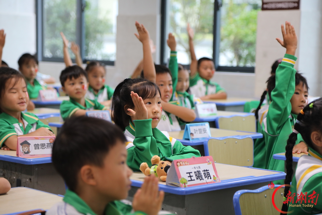 护航少年行,吉首公安进校园开讲安全“必修课”