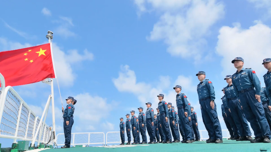 万里海疆同升一面旗 共祝祖国好!