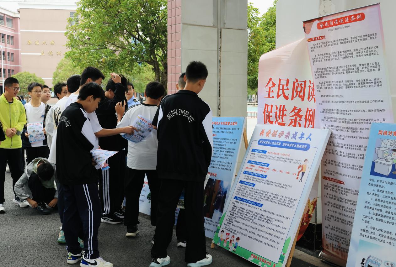 法制精品剧进校园~