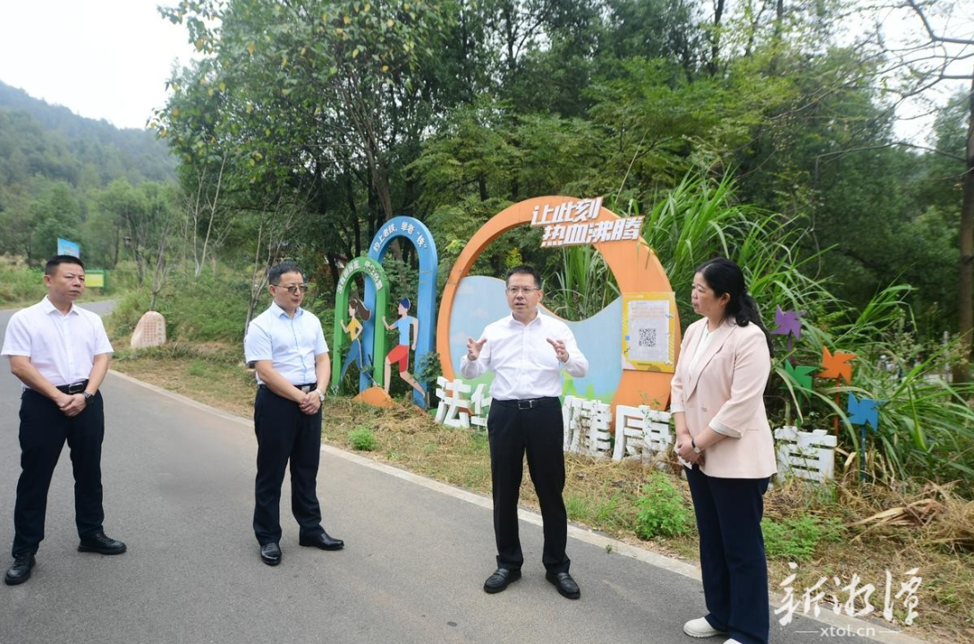 李永亮“四不两直”检查安全生产、森林防灭火、市场保供工作并开展巡林