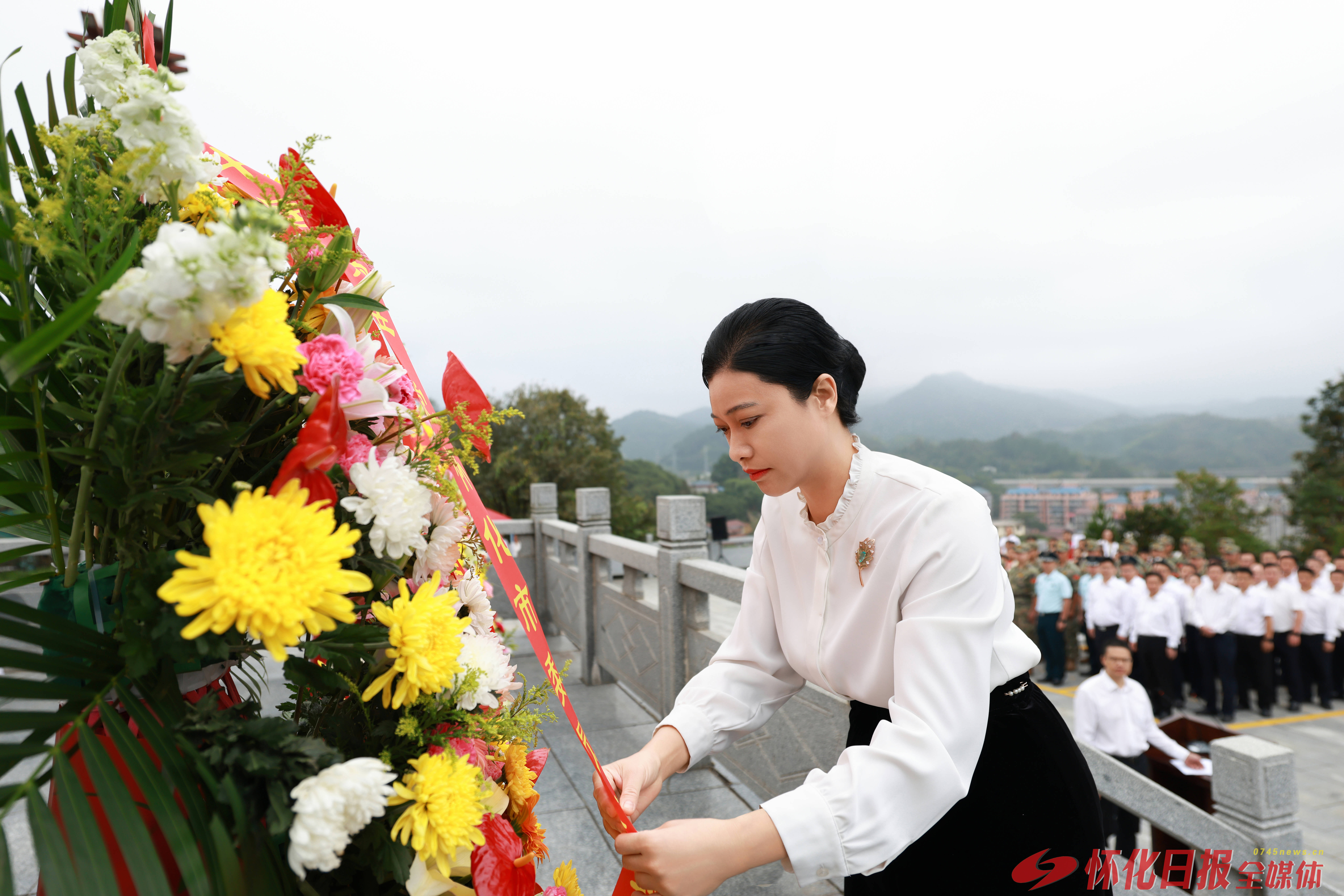 怀化市向英雄烈士敬献花篮仪式举行