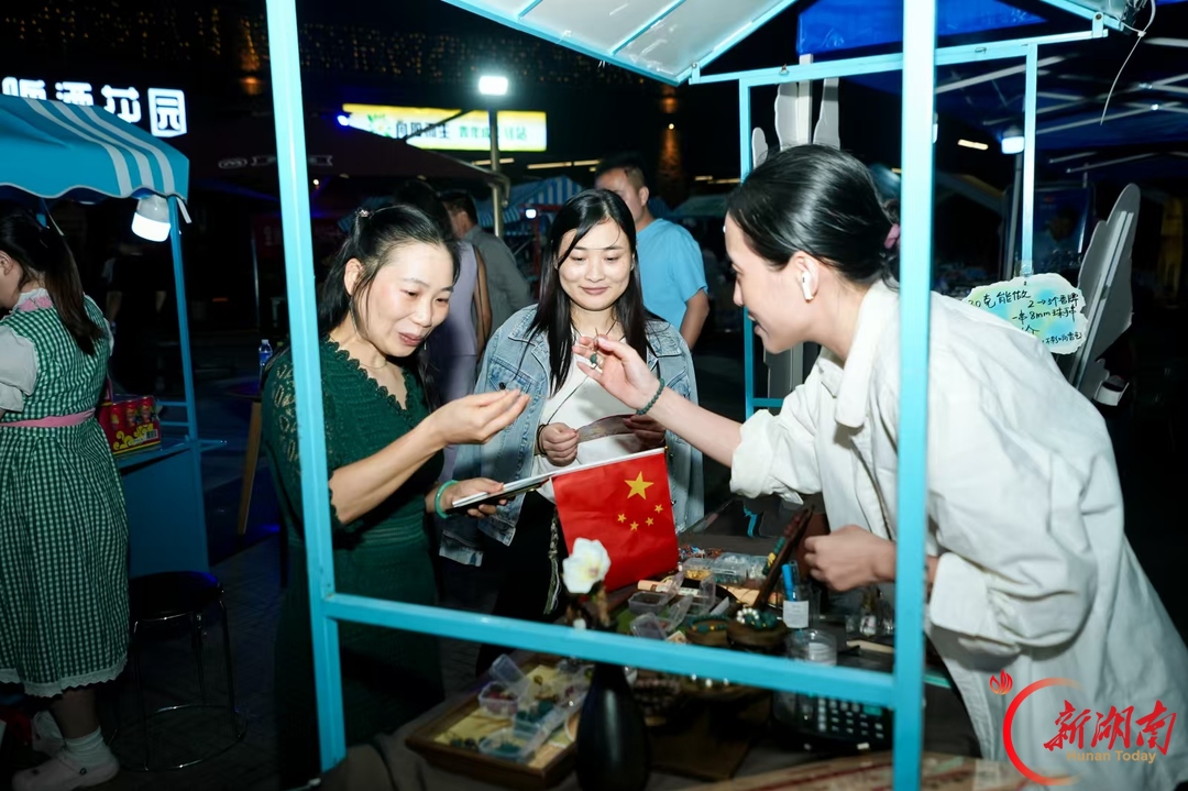 德啤飘香、青年开市！国庆假期去洋湖畔解锁长沙夜经济新玩法