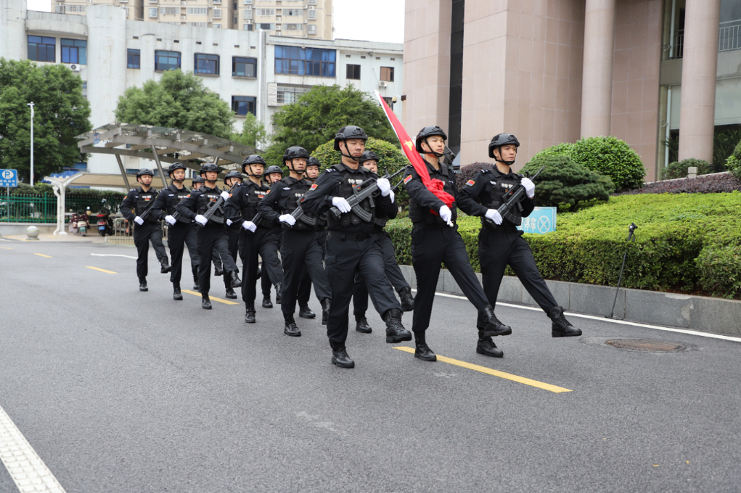岳阳市公安局举行升国旗仪式