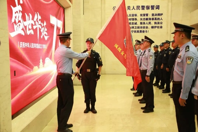 “凤飞”女警护航队投入国庆安保一线~