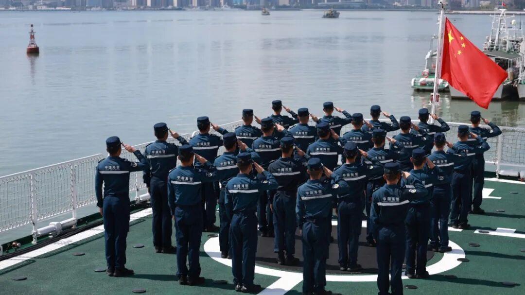 万里海疆同升一面旗 共祝祖国好!