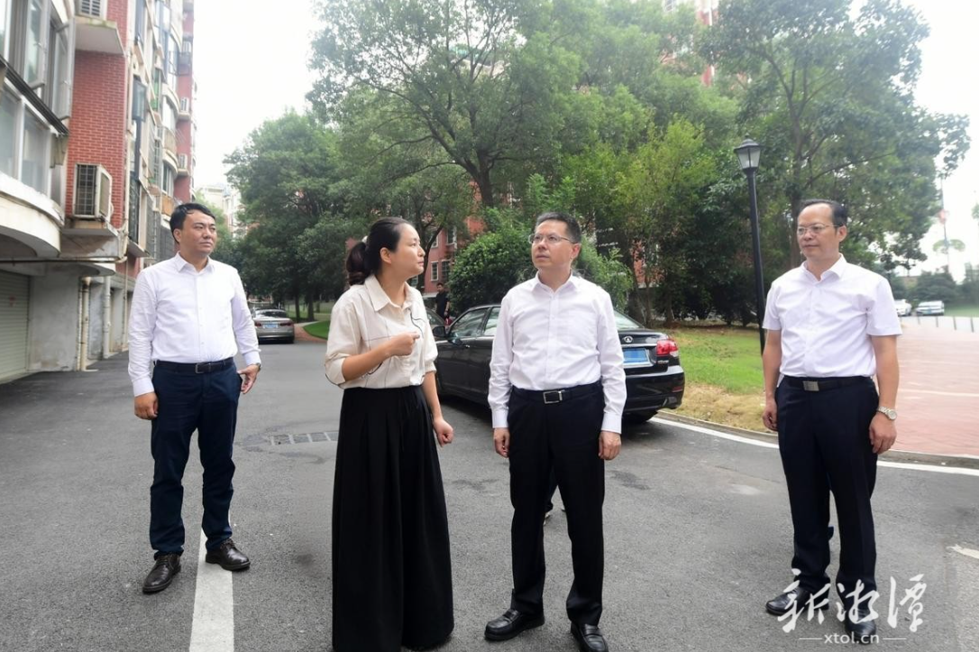 李永亮“四不两直”检查安全生产、森林防灭火、市场保供工作并开展巡林
