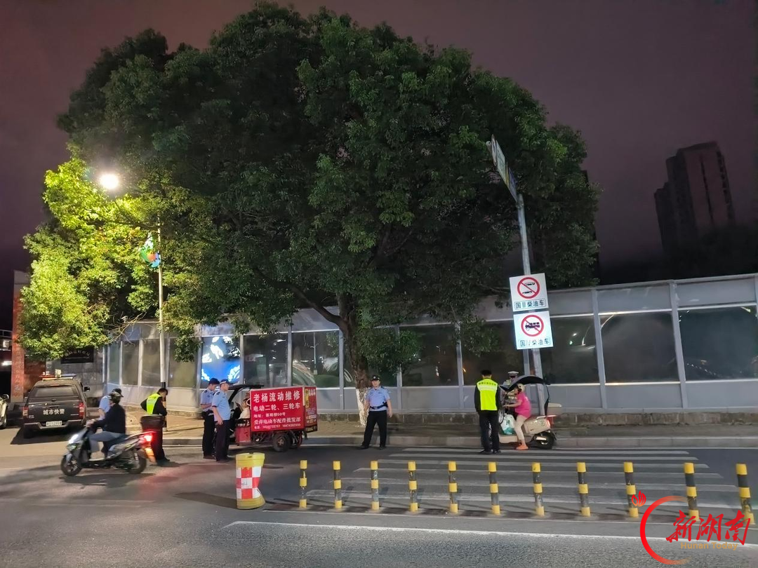 聚焦校园护平安 开展节前道路交通专项整治