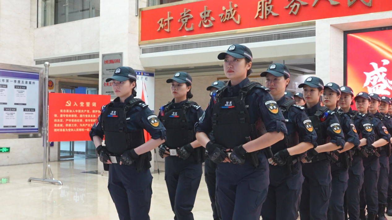 “凤飞”女警护航队投入国庆安保一线~