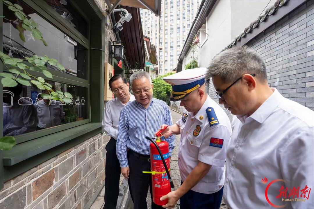 国庆假期第一天，沈晓明调研督导节日保供和城市运行安全情况