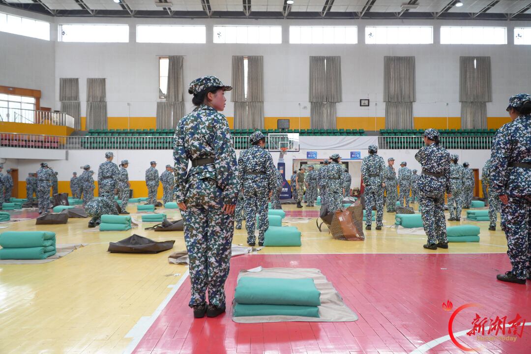 青春正步走丨叠被砺习惯,方正显风采