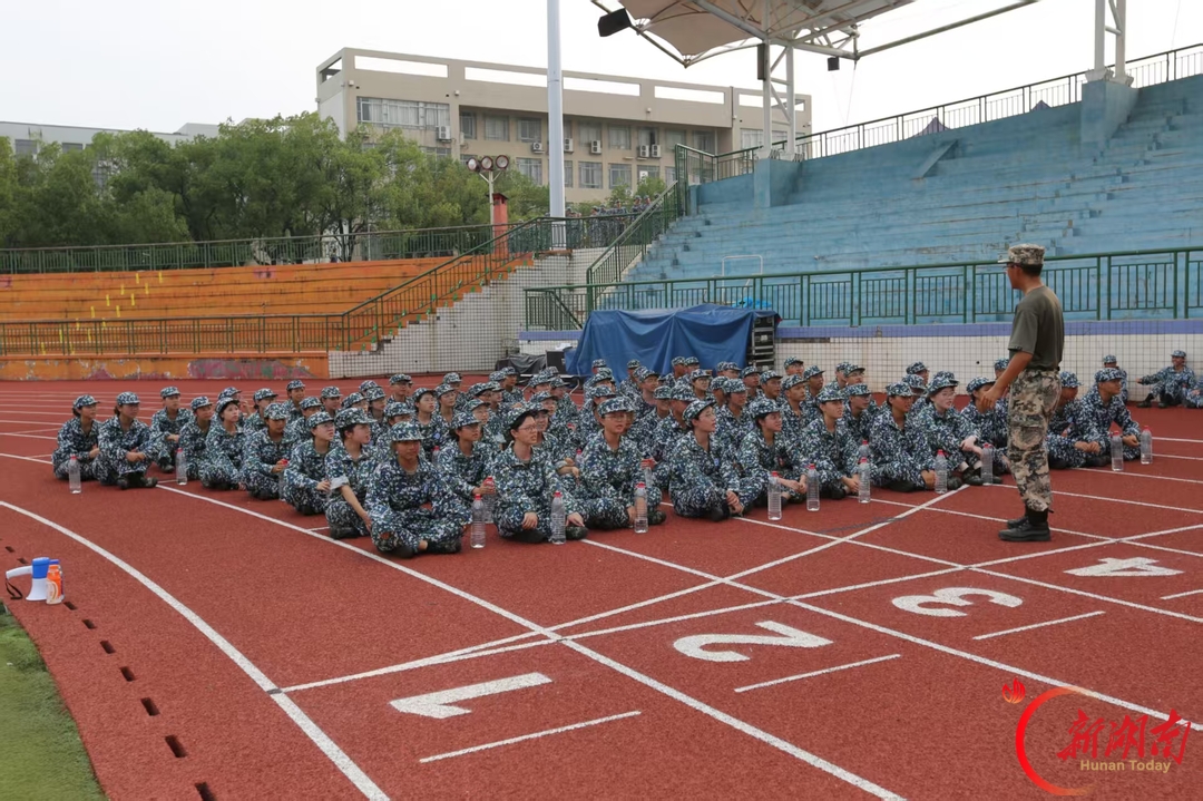 青春正步走丨汗水淬青春!数统学院2026级新生军训磨砺成长