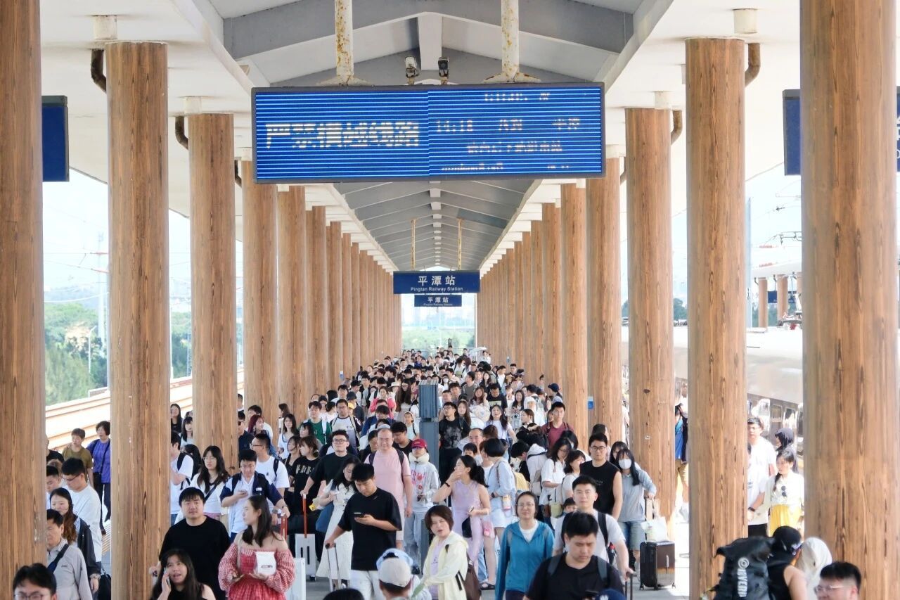 10月1日全国铁路发送旅客2520.4万人次