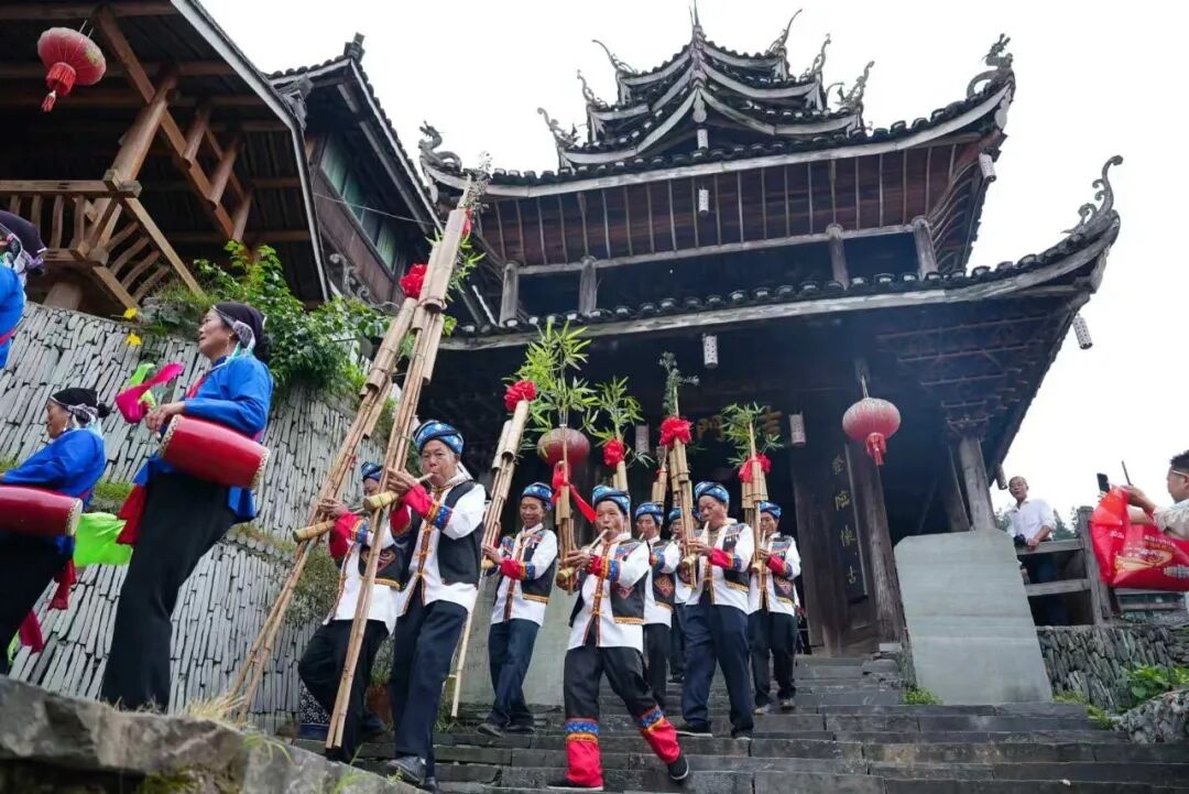 吃岩饭、跳多耶、用侗药泡脚……通道坪坦乡半坡村举办侗族岩饭非遗节
