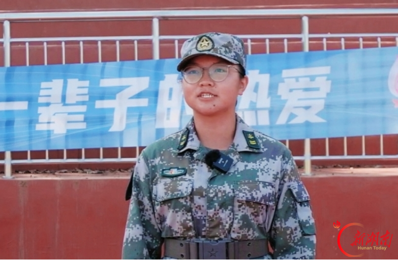 青春正步走丨迷彩薪火赓续传 以灯引航赴新程——从受训者到带训者的青春蜕变