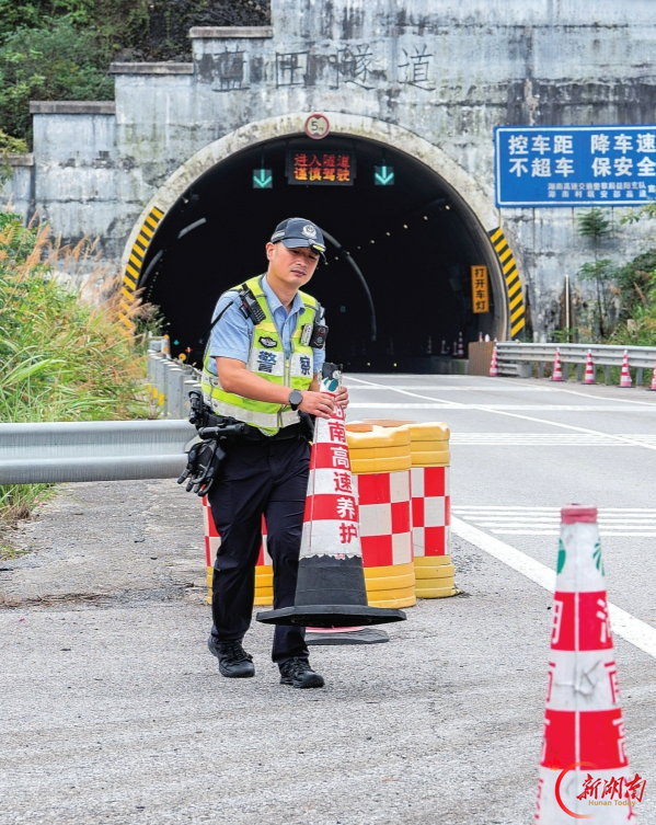 心里装着赶路的人——记第八届湖南省“人民满意的公务员”刘海洋