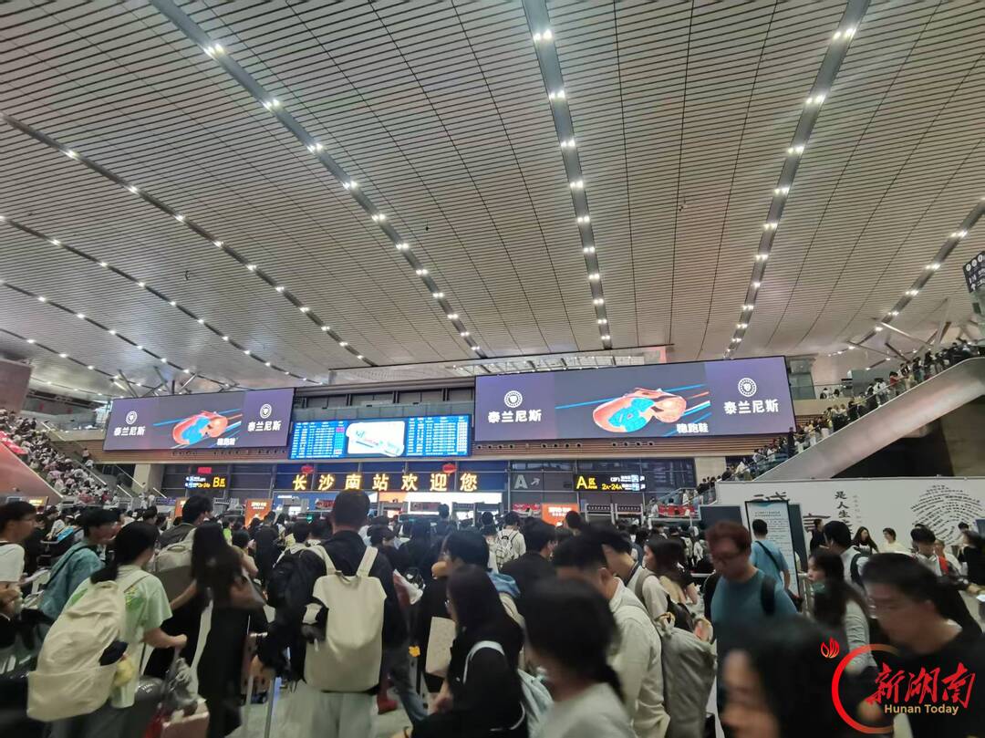 10月2日，国铁广州局预计发送旅客298.7万人次，加开404趟列车
