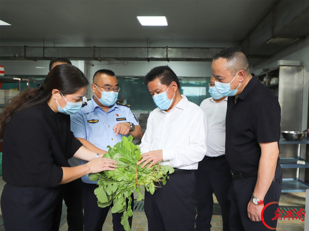 我们的节日·国庆|守护在岗！娄底开展特种设备、食品安全明察暗访
