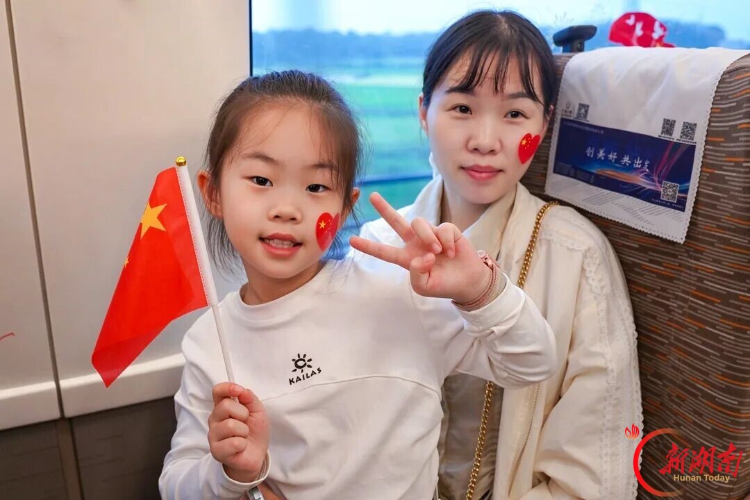 从伟人故里到革命圣地 韶山至延安高铁迎来国庆“首秀”
