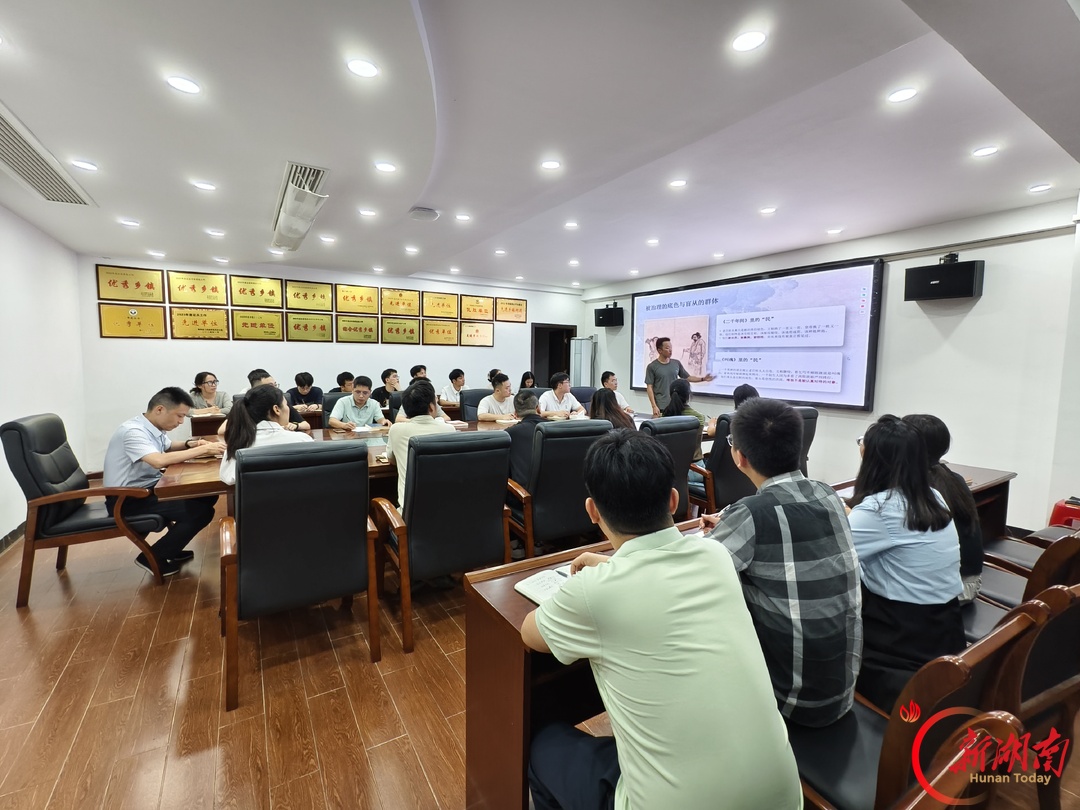 奔着问题解 盯着难题干——记第八届湖南省“人民满意的公务员”曹传银