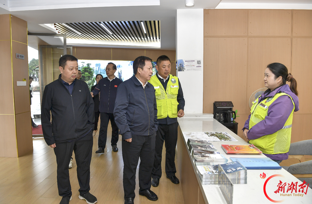 贺辉调研国庆假期旅游接待并暗访安全生产工作