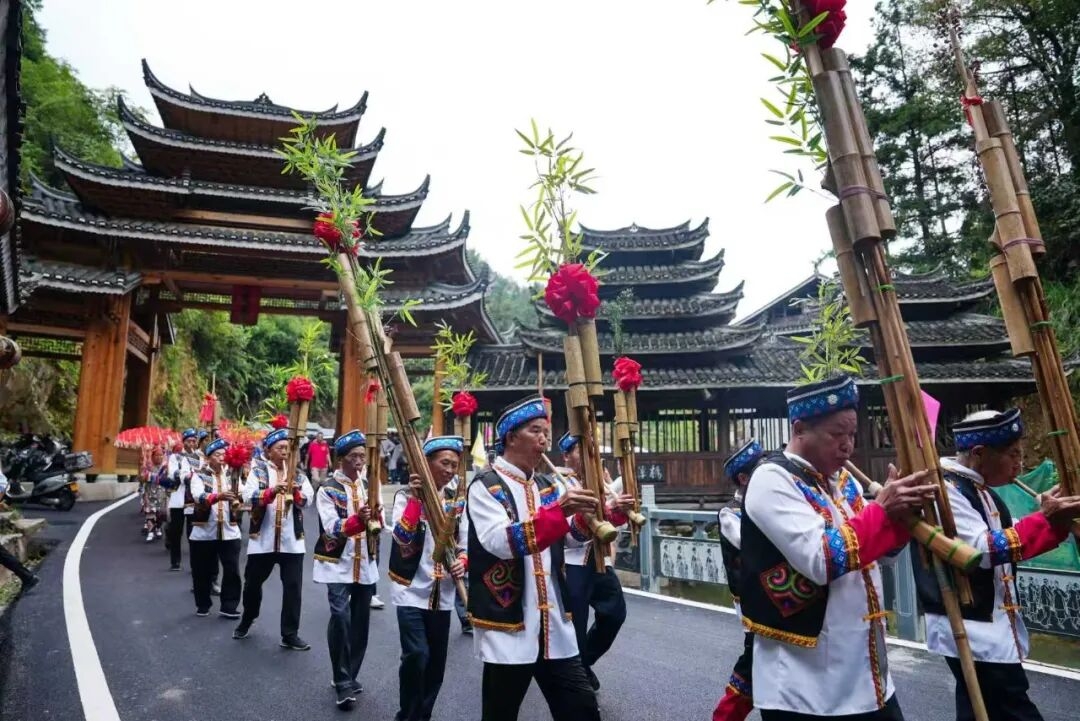 吃岩饭、跳多耶、用侗药泡脚……通道坪坦乡半坡村举办侗族岩饭非遗节