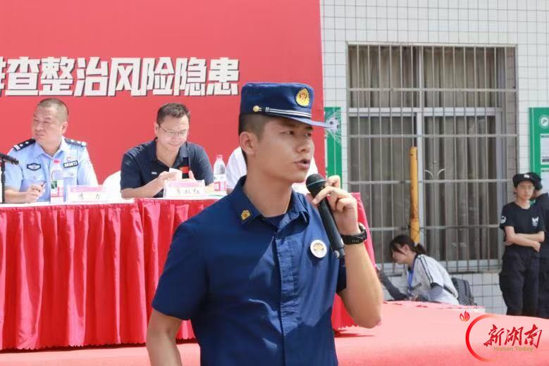 青春正步走丨实景演练强本领 同心守护平安园
——湖南科技大学开展2026年反恐防暴应急疏散及灭火演练