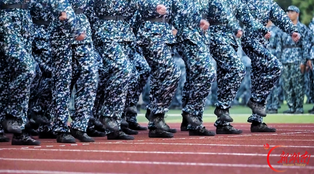 青春正步走｜迷彩迎国庆，少年砺锋芒