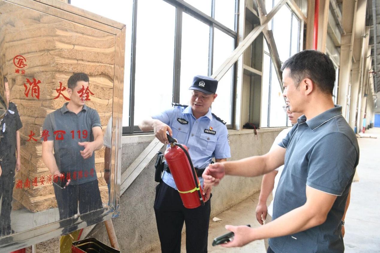 新邵公安:国庆坚守“警”色浓 全力守护平安“加码”