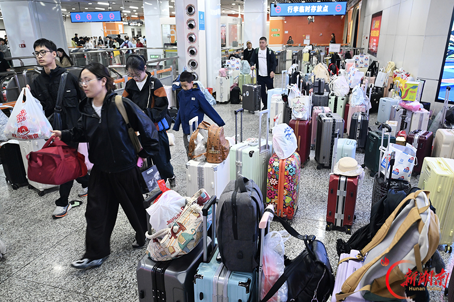 暖心“行李卸货站”国庆“营业”