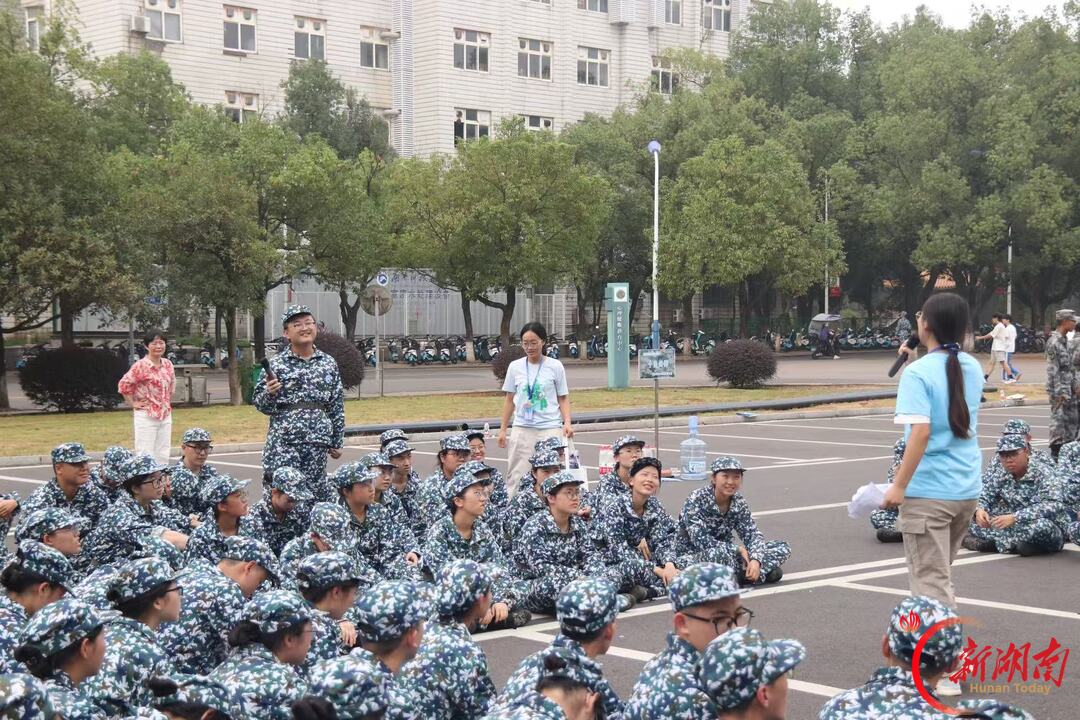 青春正步走丨迷彩青春，健康同行
——湖南科技大学开展抗艾防艾宣传教育活动