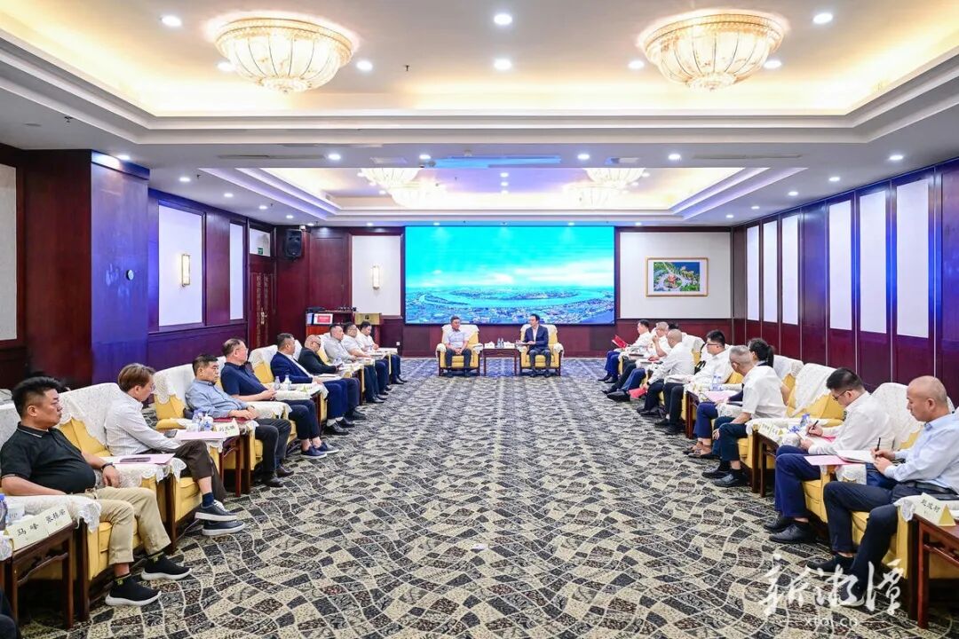 胡贺波会见回乡异地商会负责人和湘商代表