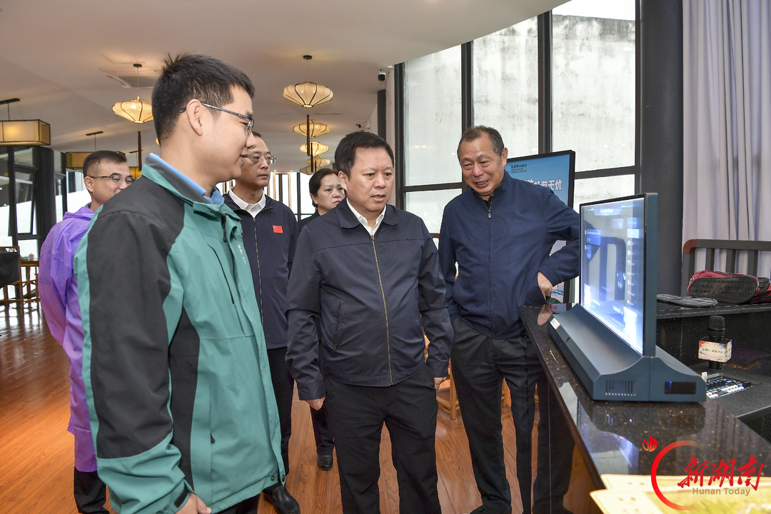 贺辉调研国庆假期旅游接待并暗访安全生产工作