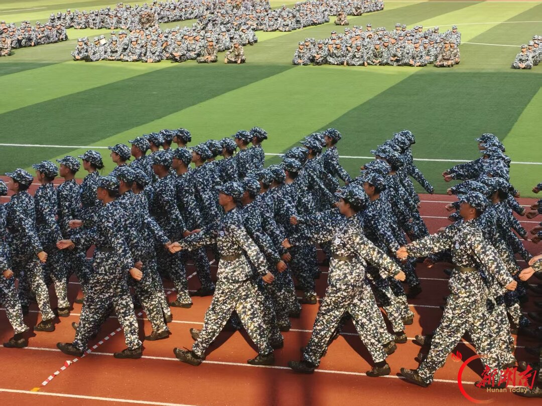 青春正步走丨镜头之外，亦是迷彩青春