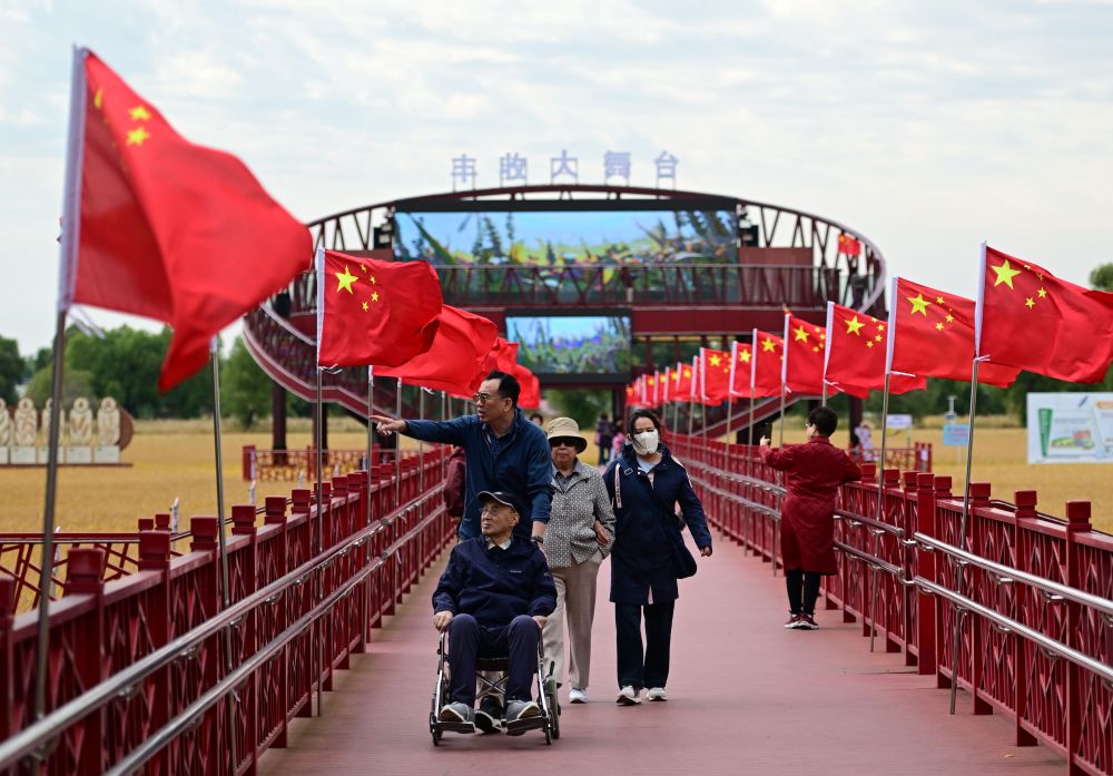 大江南北、五湖四海,最美不过中国红