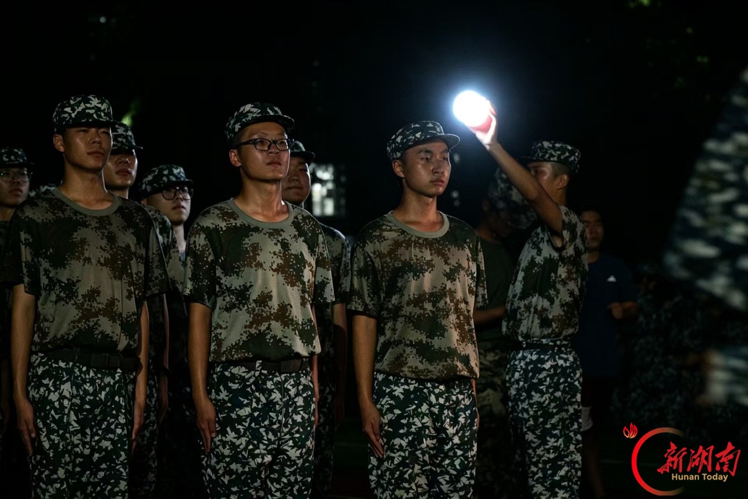 青春正步走丨镜头之外，亦是迷彩青春