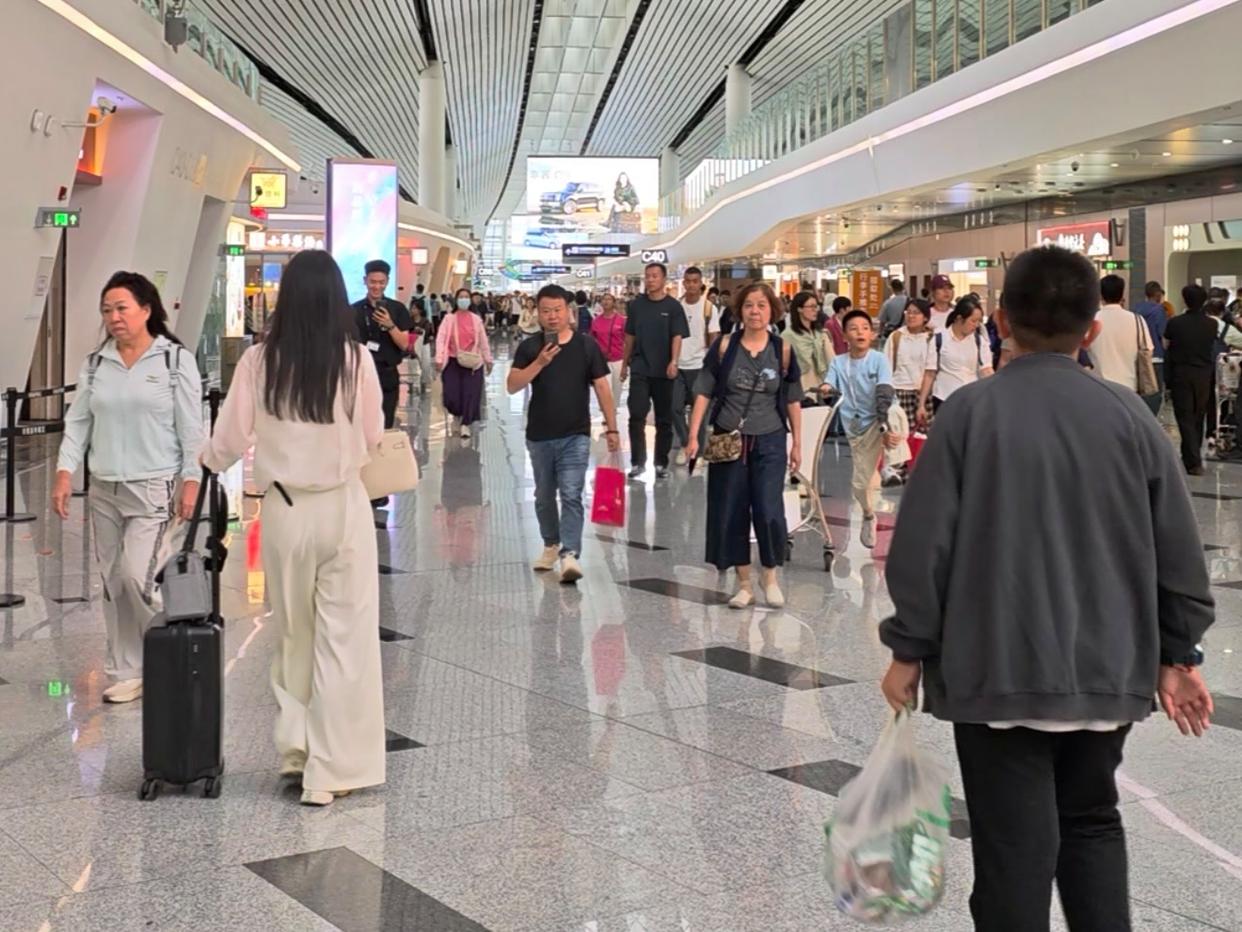 大兴机场商铺达529家，有旅客提前3小时抵达“逛吃”
