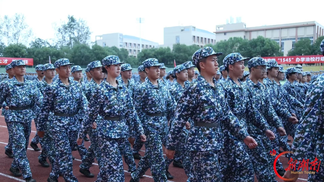 青春正步走丨迷彩映青春,关怀伴征程