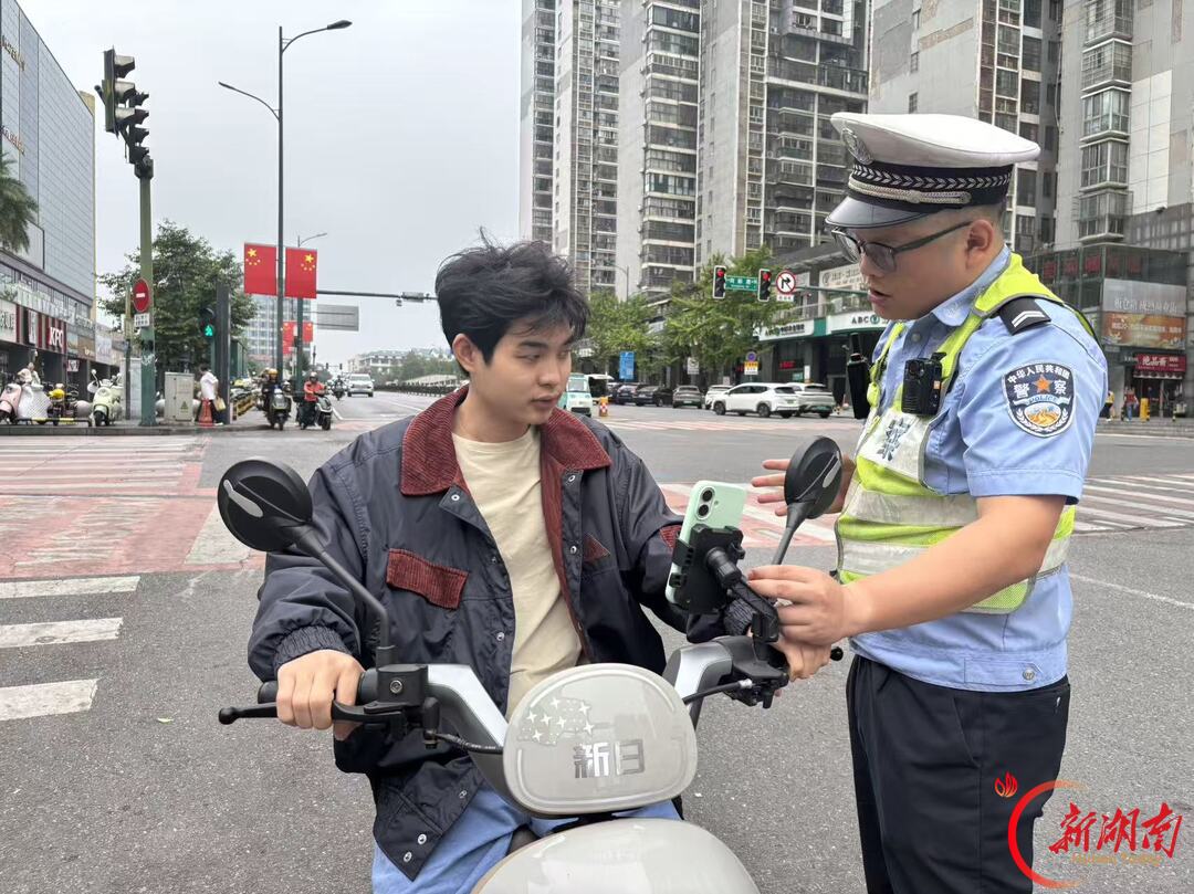长沙县泉塘街道：国庆我在岗，守护不“打烊”