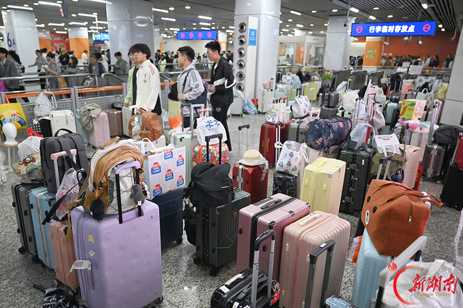 暖心“行李卸货站”国庆“营业”
